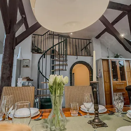 Haus Hoelle - *